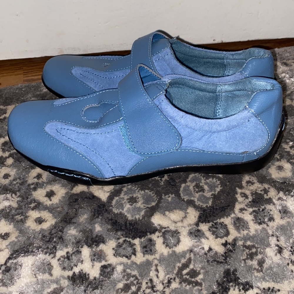 Dr. Scholl’s Velcro strap slip on sneakers